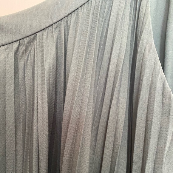 One shoulder pleated emerald green maxi - Picture 2 of 4